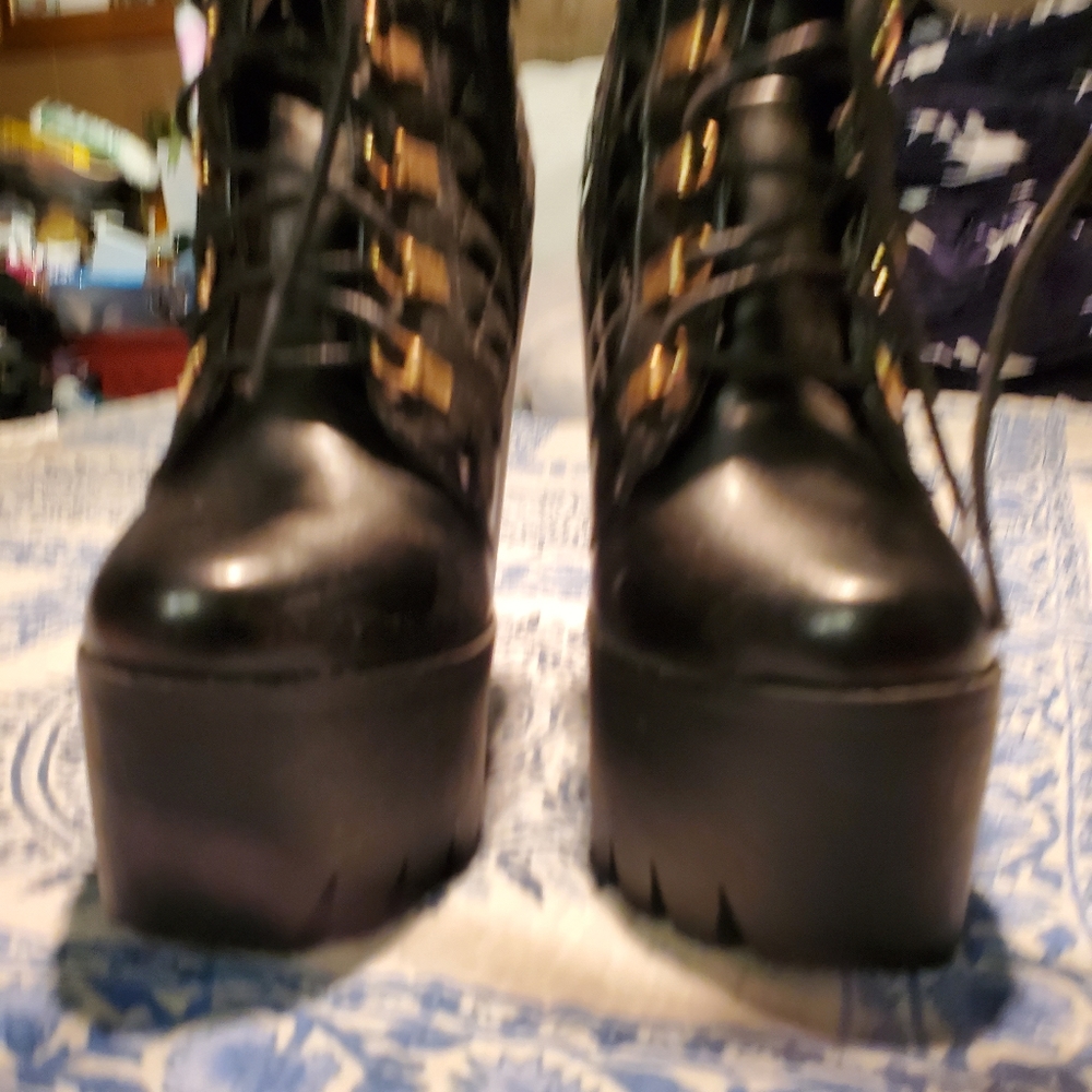 Platform boots